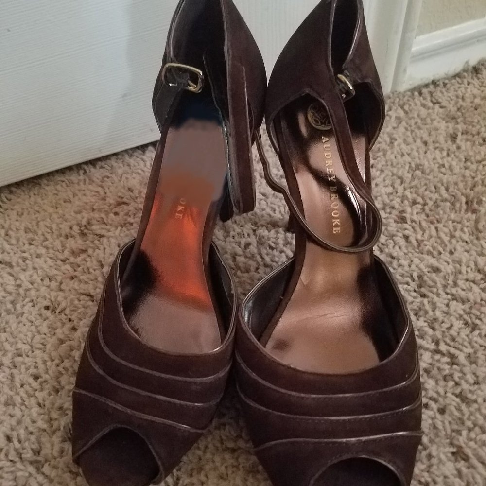 5/$25⭐ Audrey Brooke Peep Toe Heels 7M BROWN NWOT